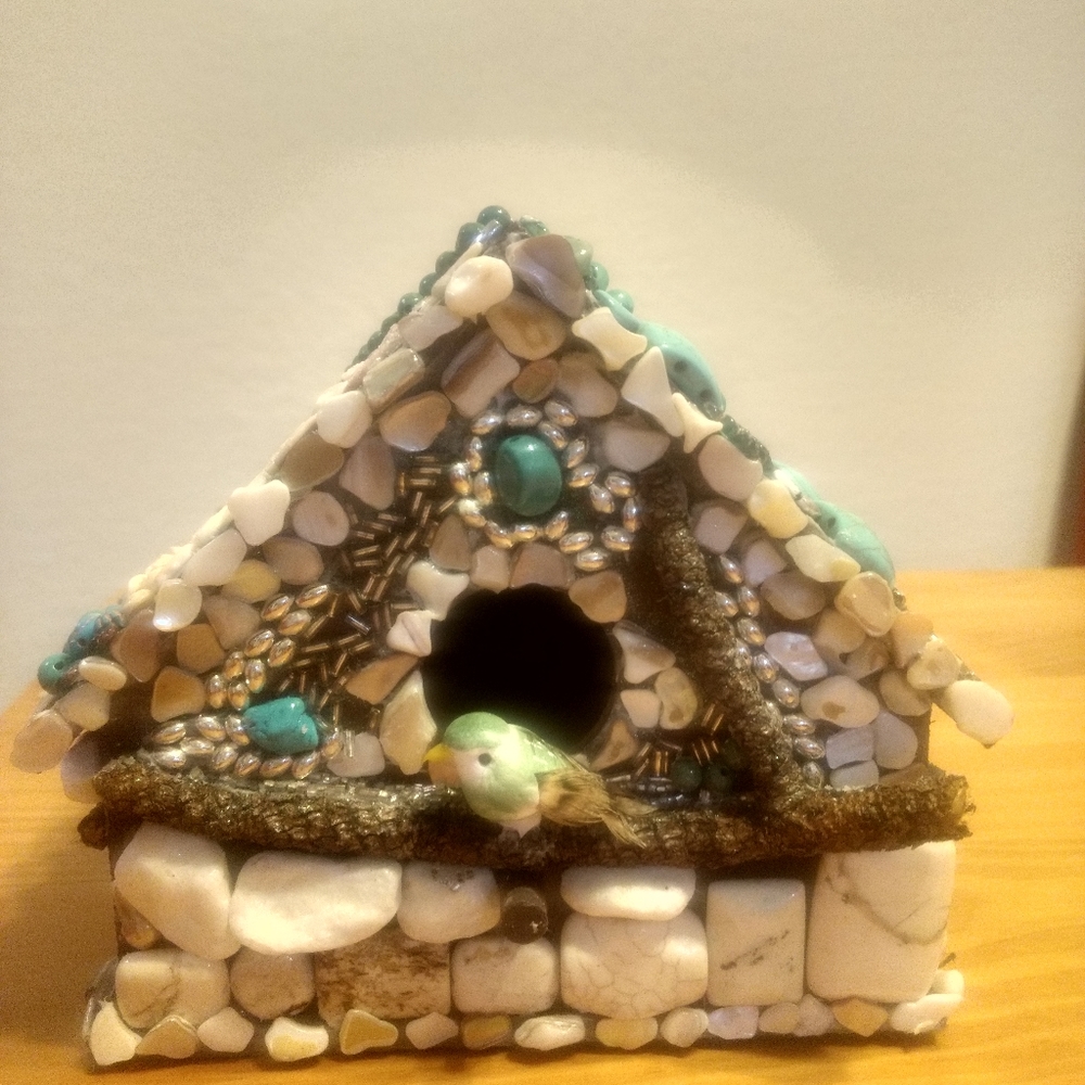 Decorative birdhouse